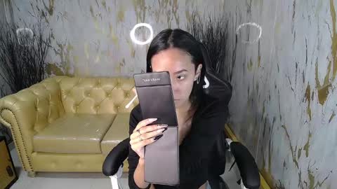 Snapshot of victoria_ricci_a chatting on January 31, 4:17 pm Victoria online show from January 31, 4:17 pm