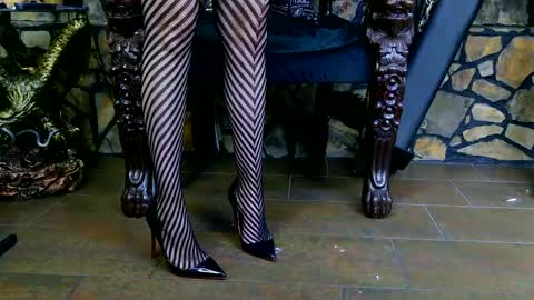 Victoria Heller online show from April 19, 5:07 am