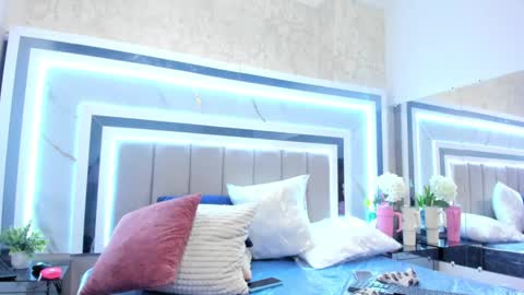 Snapshot of victoriamoon_01 chatting on February 9, 7:49 am Victoria Moon online show from February 9, 7:49 am