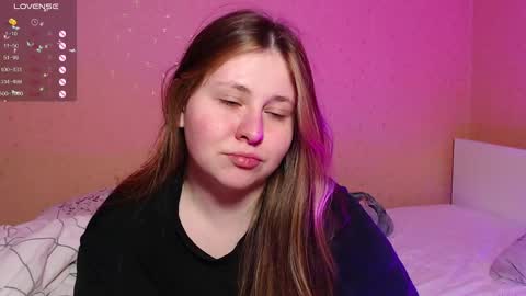 Snapshot of victoriassecrets_ chatting on March 3, 6:42 pm victoriassecrets_ online show from March 3, 6:42 pm