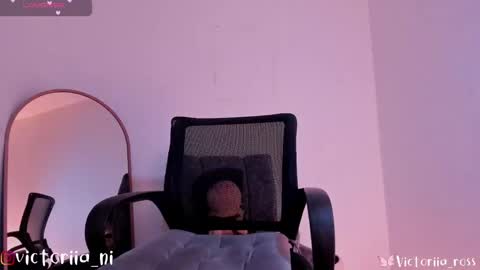 Snapshot of victoriia_ross chatting on February 7, 8:20 pm Annie vic online show from February 7, 8:20 pm