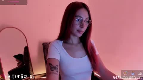 Snapshot of victoriia_ross chatting on January 3, 7:39 pm Annie vic online show from January 3, 7:39 pm