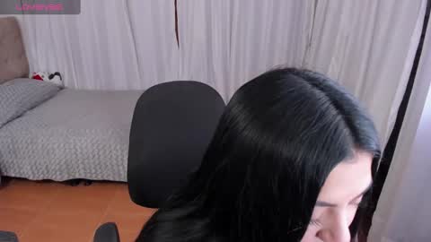 V  I C  T O R I A  online show from December 22, 9:31 pm