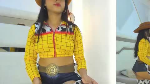 Viic  online show from October 31, 8:35 pm