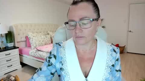 Snapshot of vika7333 chatting on October 3, 1:05 pm Ukrainian-woman online show from October 3, 1:05 pm
