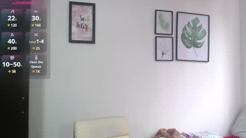 Snapshot of viki_mom chatting on January 25, 4:42 pm Viki Mom online show from January 25, 4:42 pm