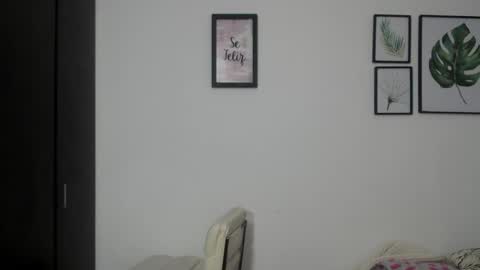 Snapshot of viki_mom chatting on December 4, 11:46 pm Viki Mom online show from December 4, 11:46 pm