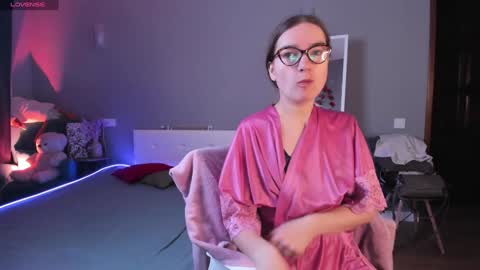 Hello guys I am Vikky Krauss not Vicky online show from December 6, 3:08 am