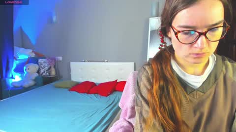 Hello guys I am Vikky Krauss not Vicky online show from December 12, 3:21 am