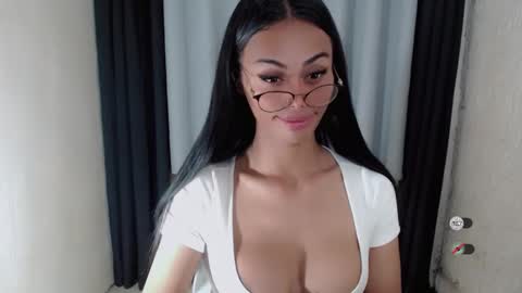 Snapshot of vikkylustfull chatting on February 10, 11:23 pm vikkylustfull online show from February 10, 11:23 pm