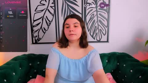 Snapshot of viola__shy chatting on January 30, 9:14 pm Viola online show from January 30, 9:14 pm