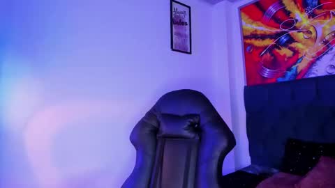 Snapshot of violet_blaze chatting on September 30, 10:10 am online show from September 30, 10:10 am