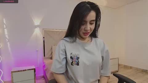 violet_tay1 online show from October 19, 11:45 am