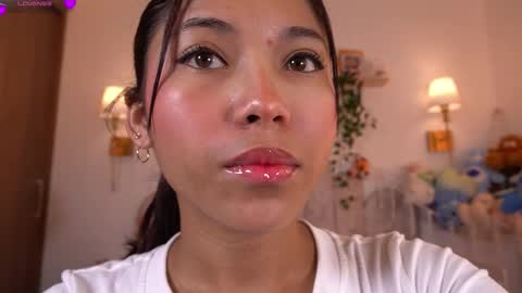 violeth___ online show from March 17, 1:15 pm