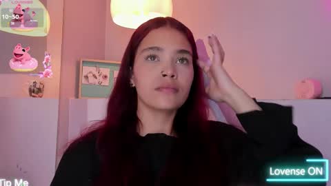 Violeth Hill online show from January 5, 8:01 pm