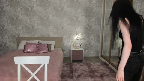 violetharmee online show from March 29, 12:04 pm