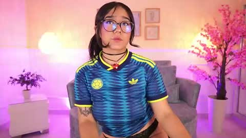 violetjonesx online show from June 11, 11:40 am
