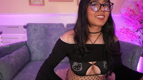 violetjonesx online show from May 14, 4:35 pm