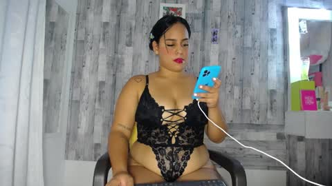 violetroussee online show from April 5, 6:51 pm