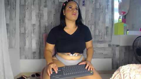 violetroussee online show from March 26, 12:57 am