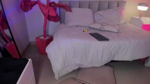 Violetta nur online show from March 19, 11:20 pm