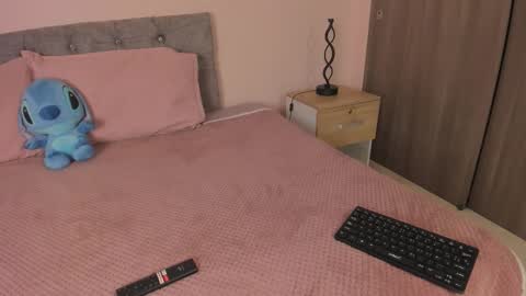 violetta independent model online show from November 14, 5:29 am