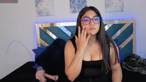 violettabloom1_ online show from October 6, 8:02 pm