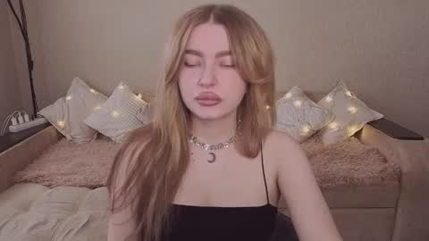 ViolettaOtis online show from April 19, 9:53 am