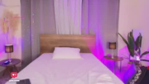 Violett online show from December 18, 4:06 am