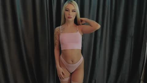violettgrange online show from May 4, 2:32 pm