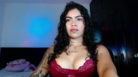 Snapshot of violetwitch05 chatting on October 1, 2:16 am Violet online show from October 1, 2:16 am