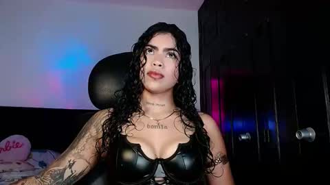 Snapshot of violetwitch05 chatting on September 29, 12:16 am Violet online show from September 29, 12:16 am