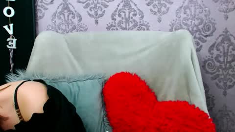 VirginLuna online show from September 17, 7:45 pm