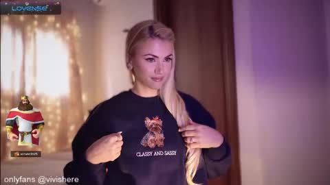 Snapshot of viv_milf chatting on October 31, 7:34 am Vivian is here online show from October 31, 7:34 am