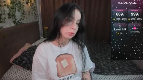 Snapshot of vivi__squirrel chatting on March 9, 5:33 am Vivi online show from March 9, 5:33 am