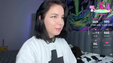 Snapshot of vivi__squirrel chatting on October 3, 12:43 pm Vivi online show from October 3, 12:43 pm