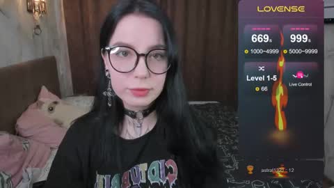 Snapshot of vivi__squirrel chatting on February 13, 7:56 am Vivi online show from February 13, 7:56 am