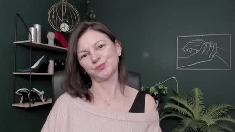 Vivian online show from February 6, 8:39 am