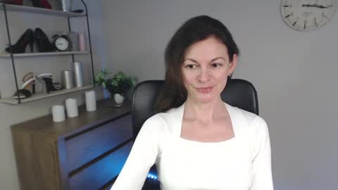Snapshot of vivian_dream chatting on February 5, 7:50 am Vivian online show from February 5, 7:50 am