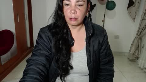 vivian_milf_paint online show from November 5, 11:15 am