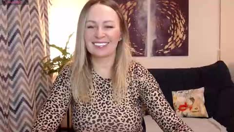 Vivian online show from November 20, 5:03 pm