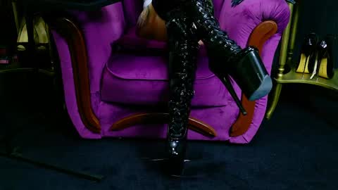 Vivian Reeve online show from April 6, 5:41 am