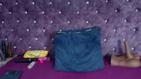 VivianRose online show from April 6, 4:46 am