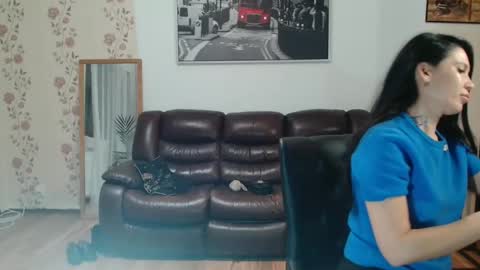 vivienne online show from March 5, 5:29 pm