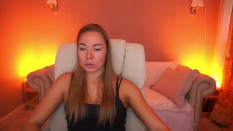 Snapshot of vixenmuse chatting on October 9, 7:23 am Ur Lady online show from October 9, 7:23 am