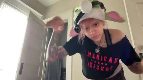 vveejay online show from October 31, 2:43 pm