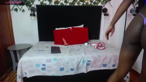 Snapshot of vzoeycooper chatting on September 10, 3:39 am Zoey online show from September 10, 3:39 am