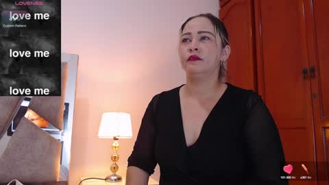 Snapshot of wandahairymilf chatting on January 26, 2:24 am Wanda online show from January 26, 2:24 am