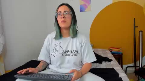 Waningrose  Lu online show from November 5, 5:40 pm