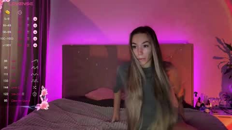 Snapshot of watergirl_ chatting on October 31, 6:15 am Im saving up for a new car help me online show from October 31, 6:15 am